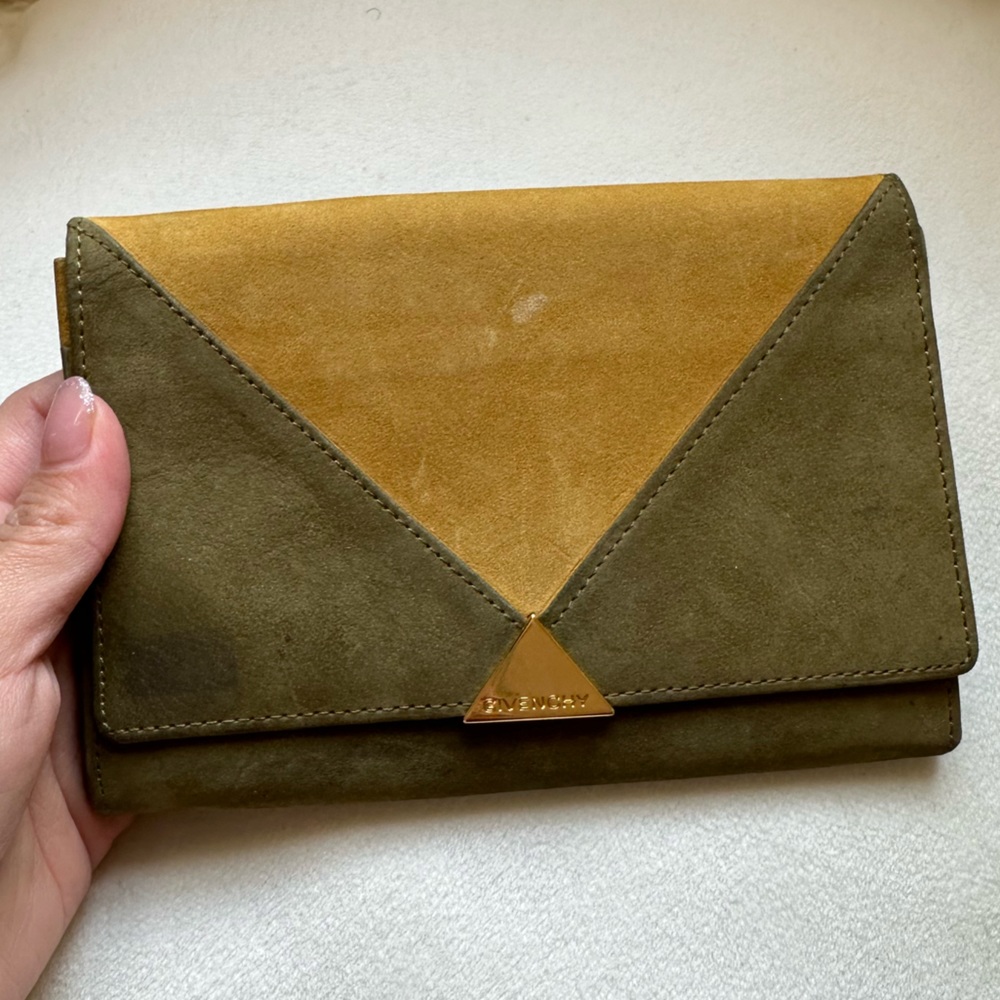 GIVENCY Wallet in Olive
